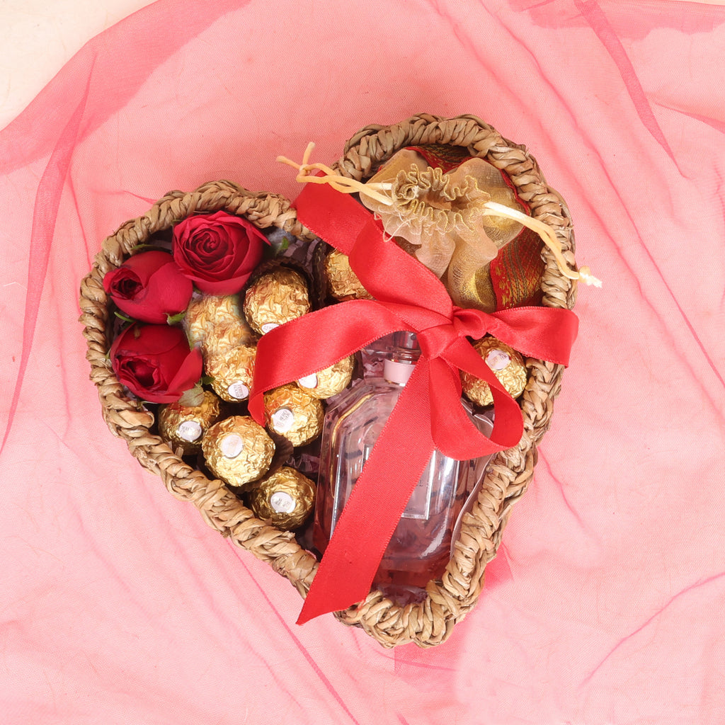 Seagrass Heart Open Basket - (Small)